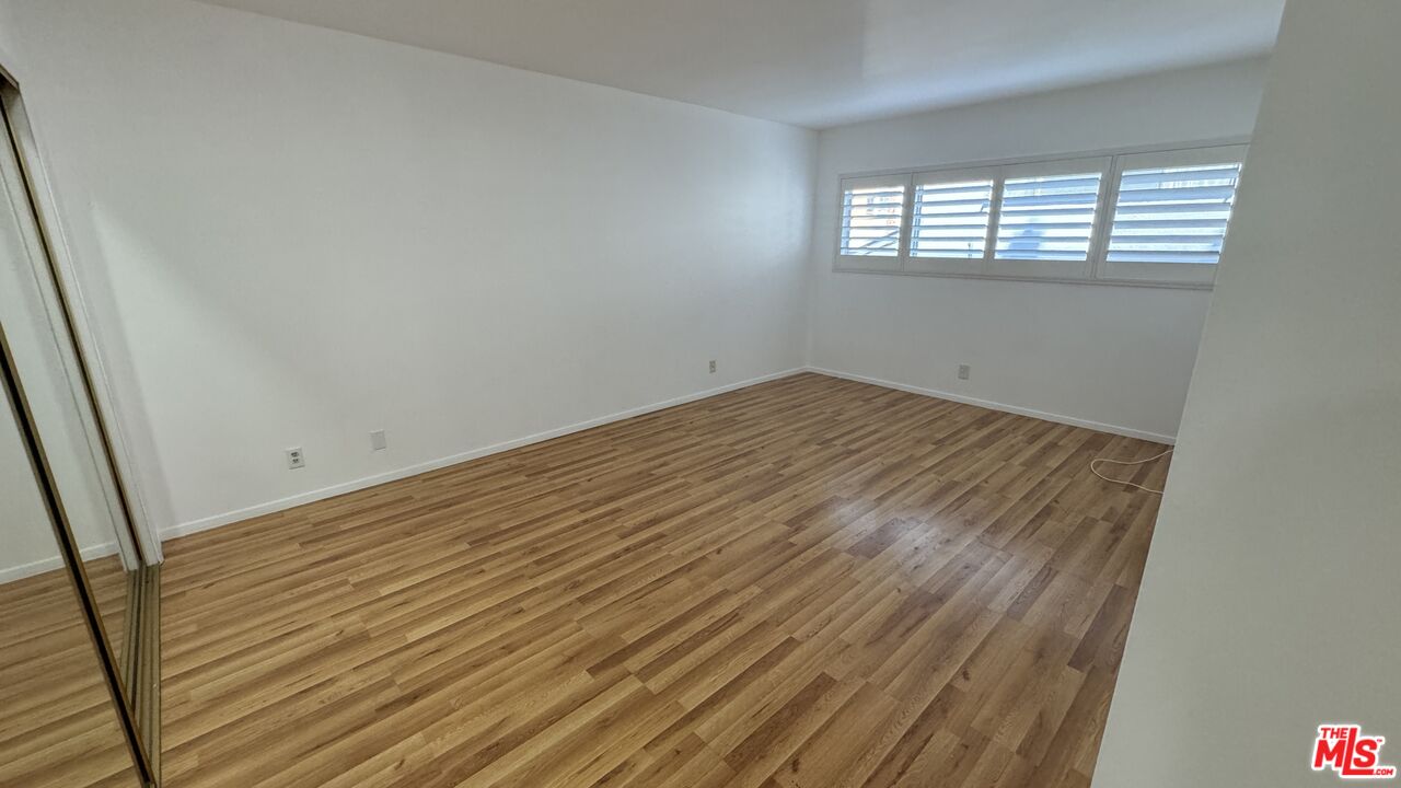 423 S Rexford Dr Unit: 105