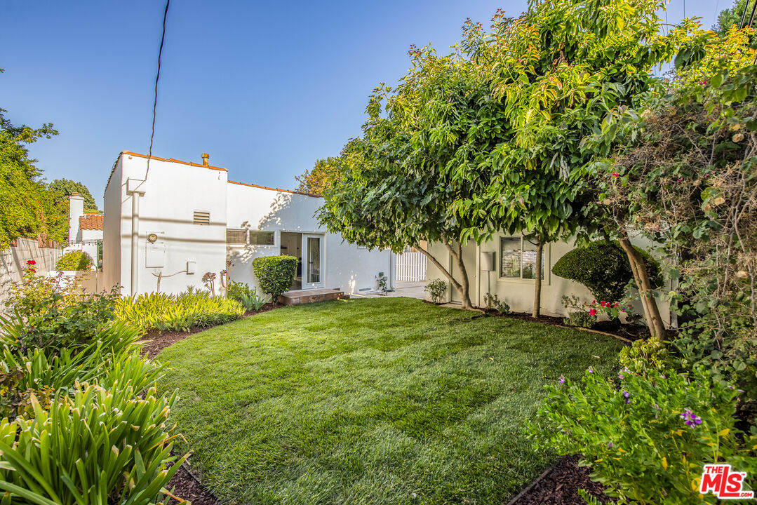 4157 Bakman Ave