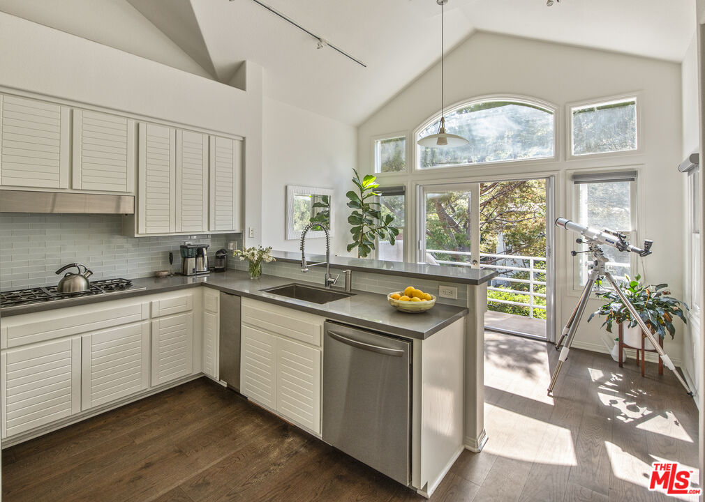 628 Palisades Dr