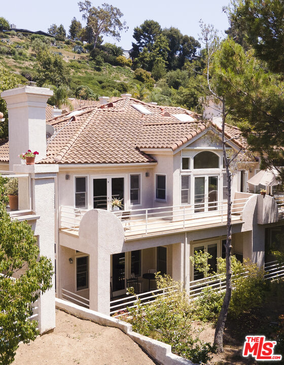 628 Palisades Dr