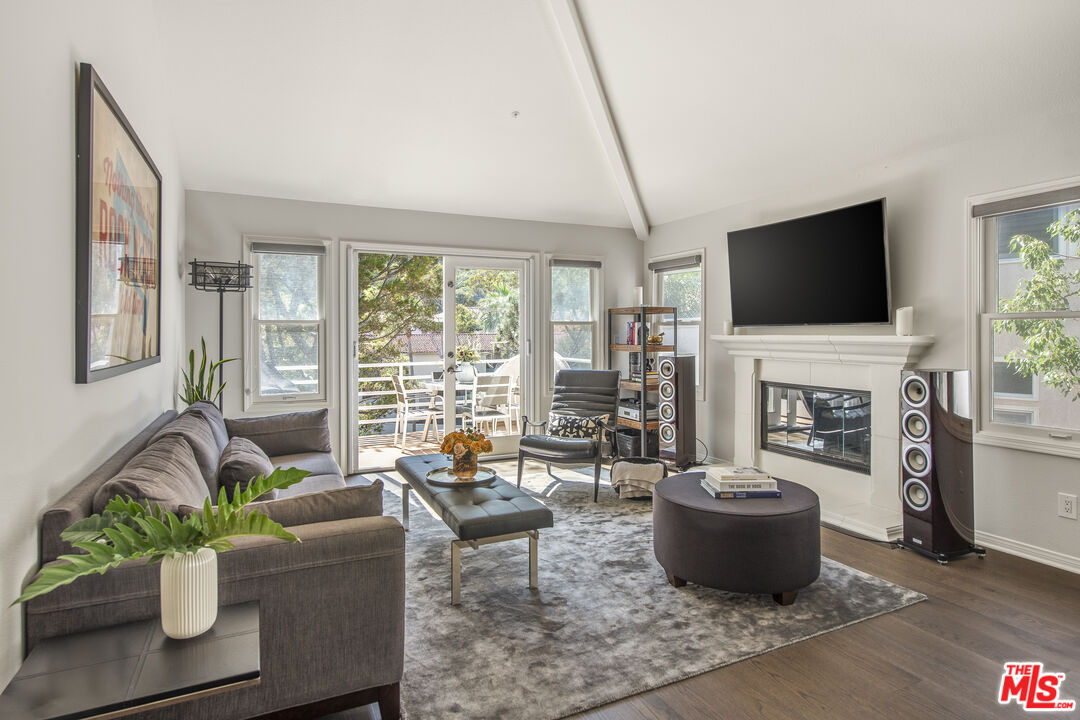 628 Palisades Dr