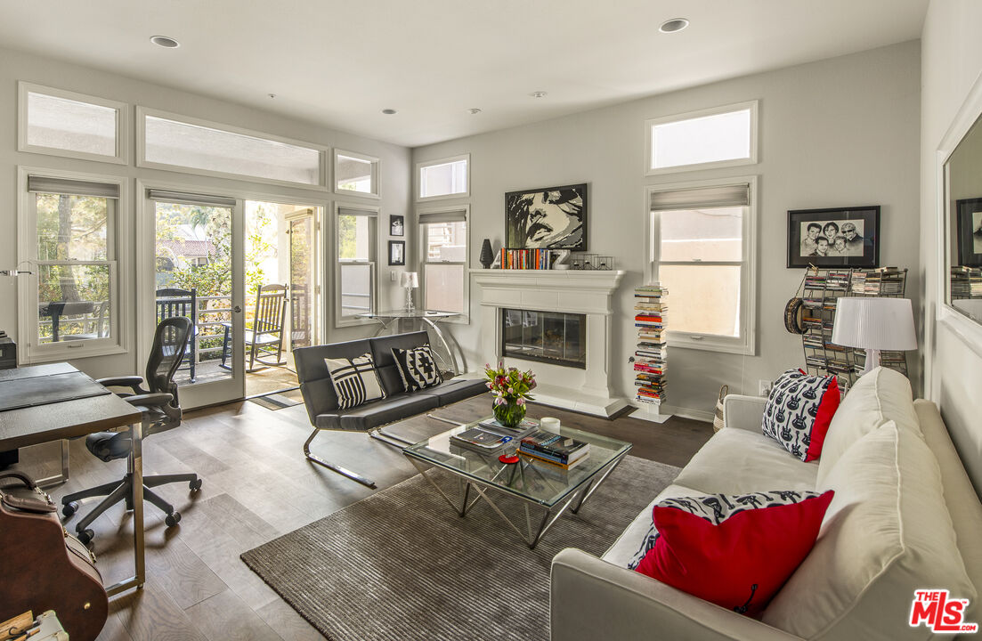 628 Palisades Dr