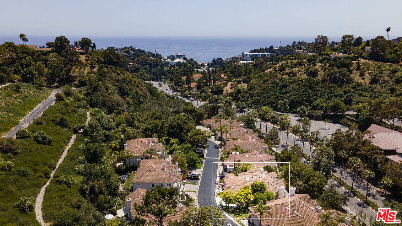 628 Palisades Dr