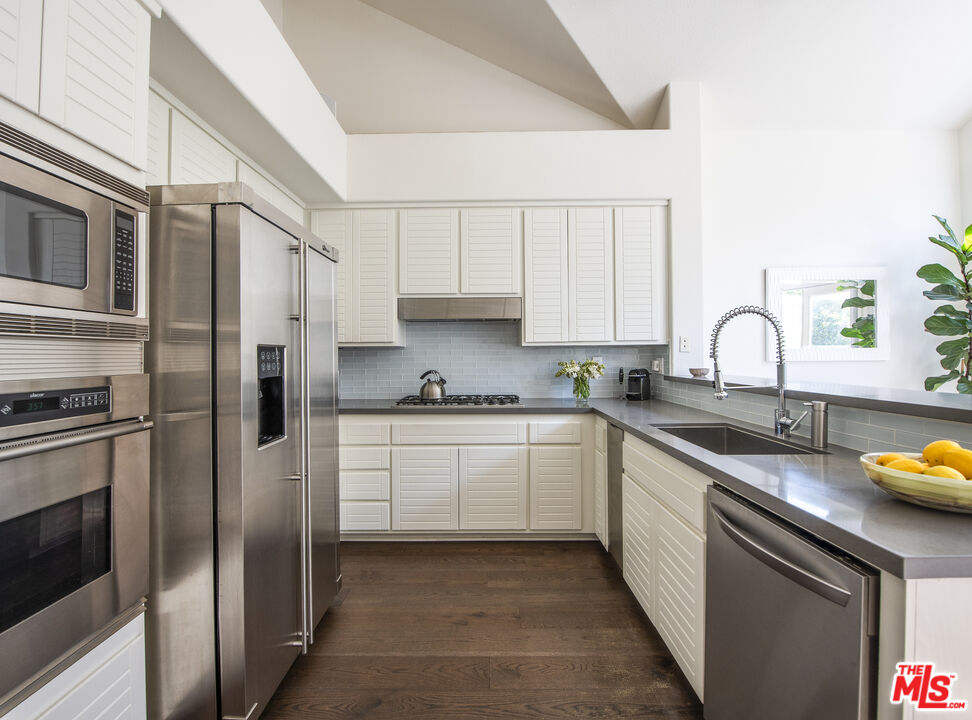 628 Palisades Dr