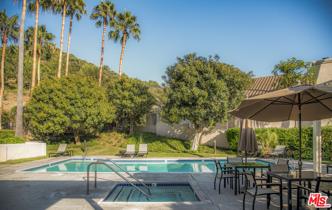628 Palisades Dr
