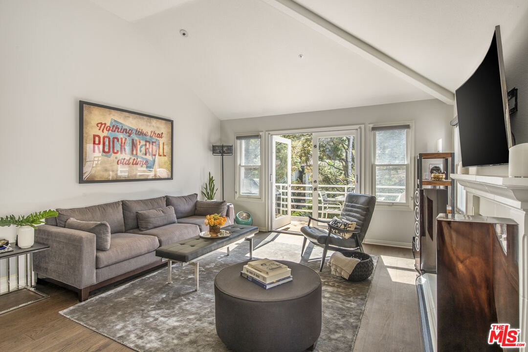 628 Palisades Dr
