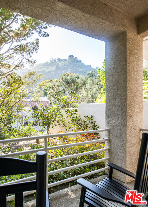 628 Palisades Dr