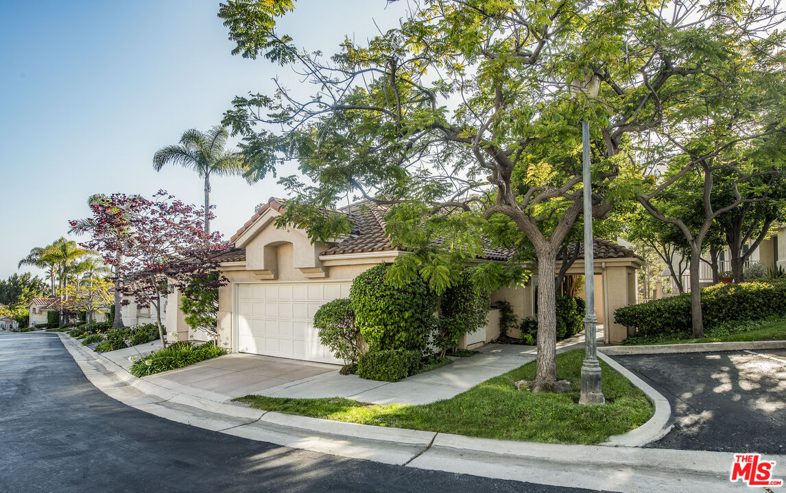 628 Palisades Dr
