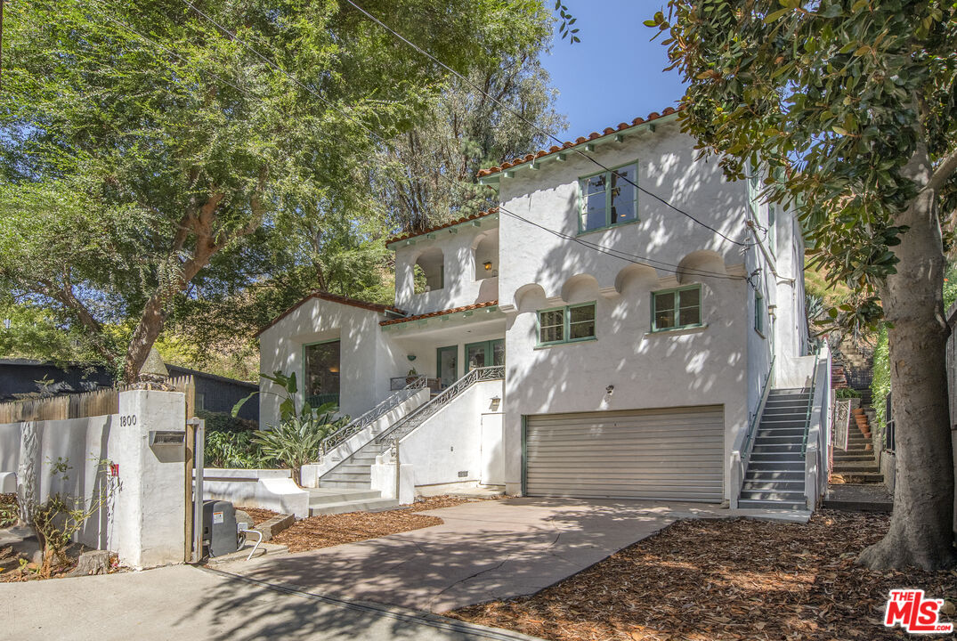 1800 Benedict Canyon Dr