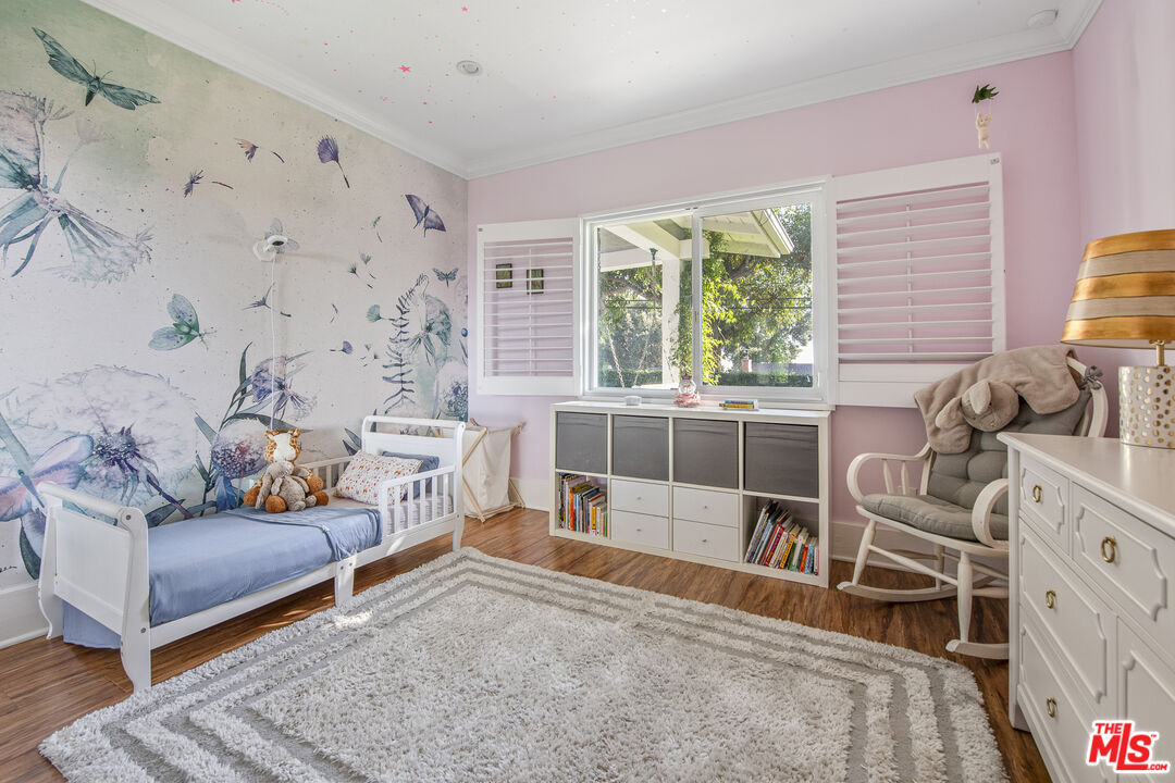 55 W Altadena Dr