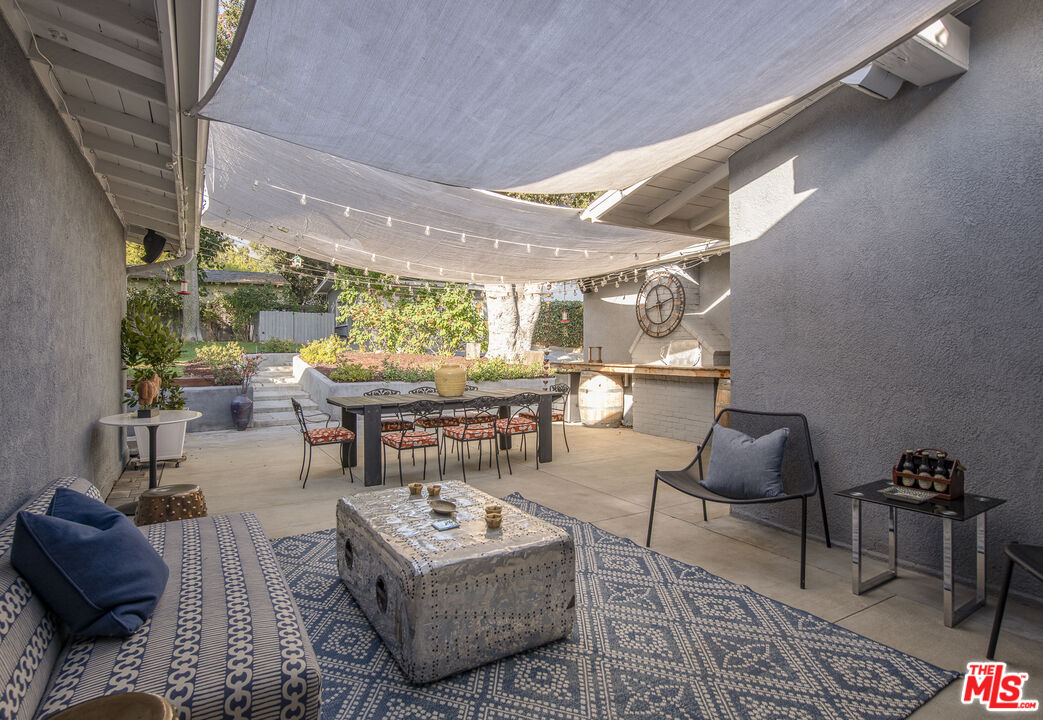 55 W Altadena Dr