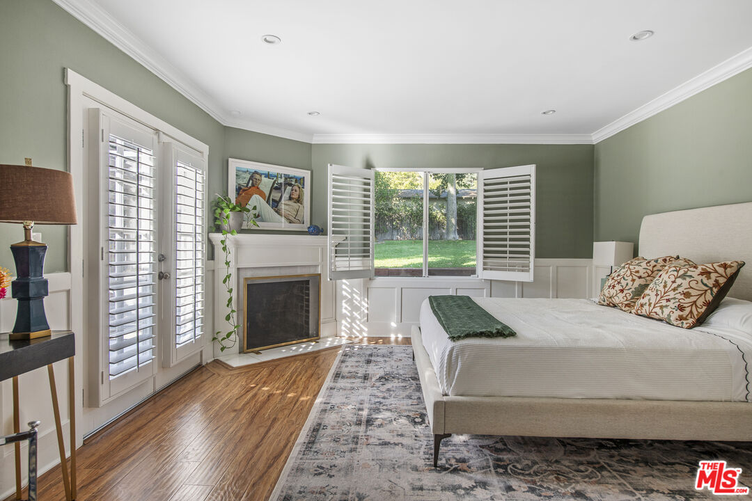 55 W Altadena Dr