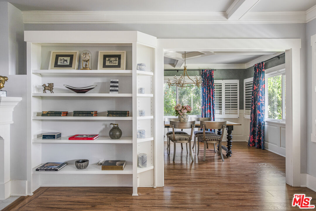 55 W Altadena Dr
