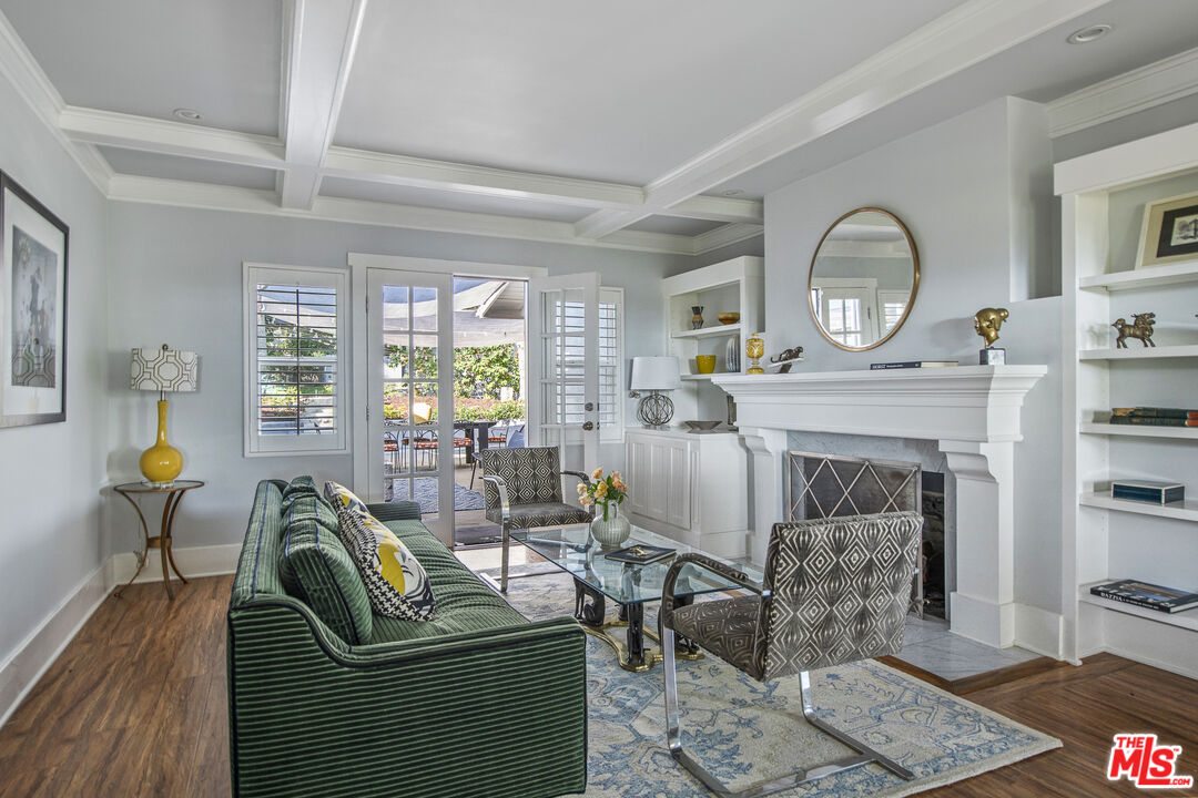 55 W Altadena Dr