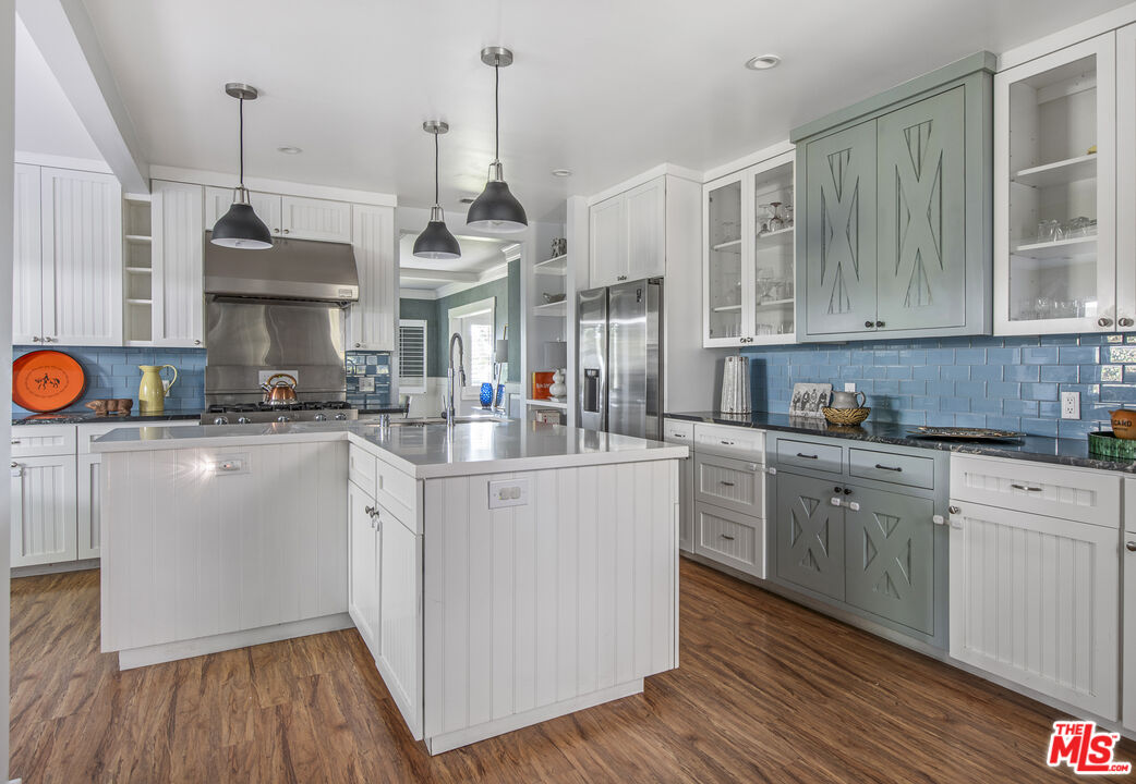 55 W Altadena Dr
