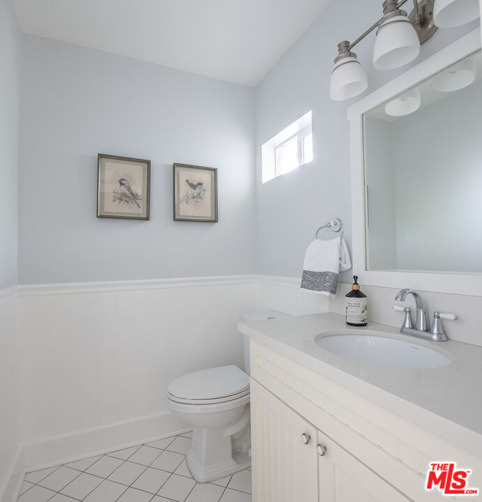 55 W Altadena Dr