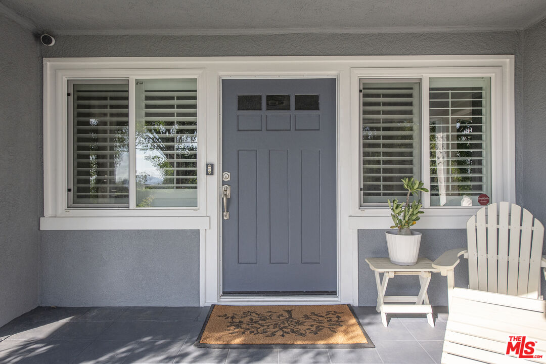 55 W Altadena Dr