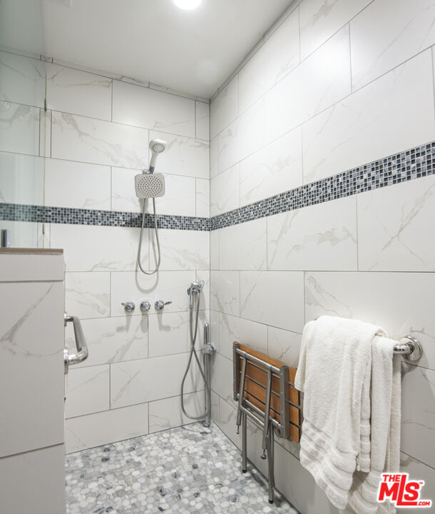 55 W Altadena Dr