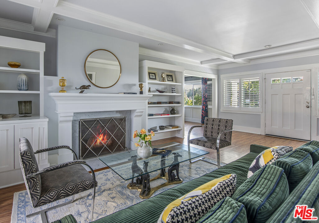 55 W Altadena Dr