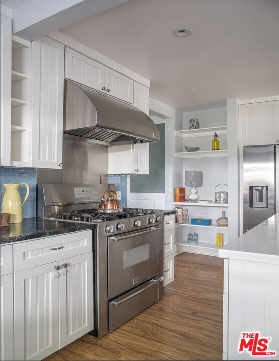 55 W Altadena Dr