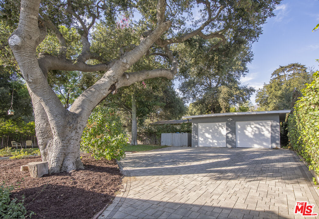 55 W Altadena Dr