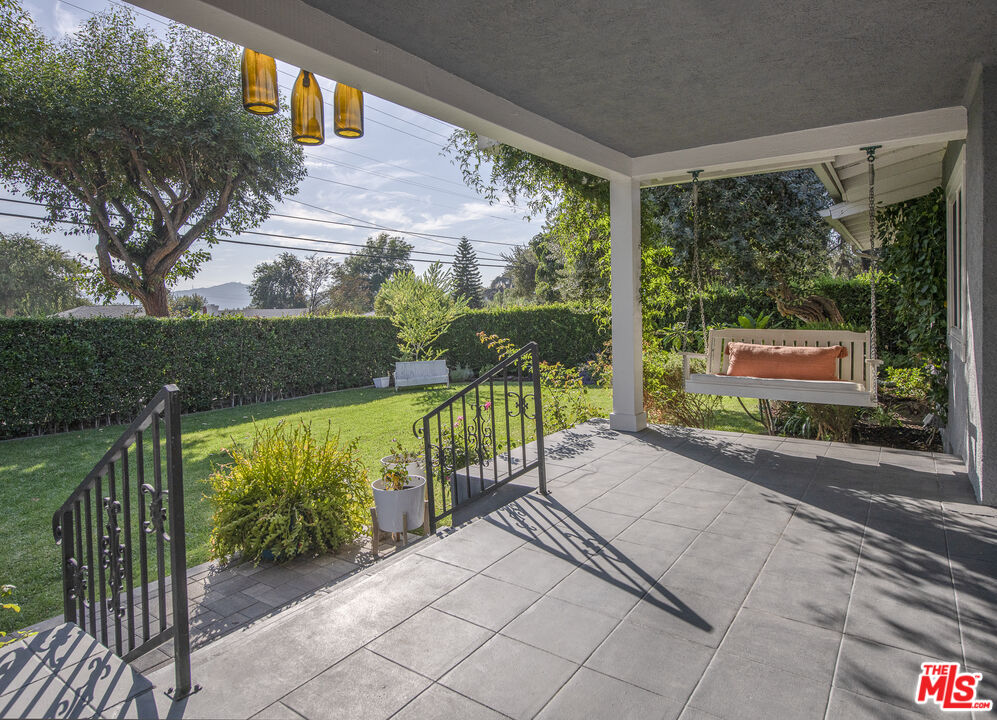 55 W Altadena Dr