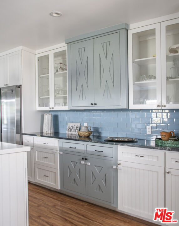 55 W Altadena Dr