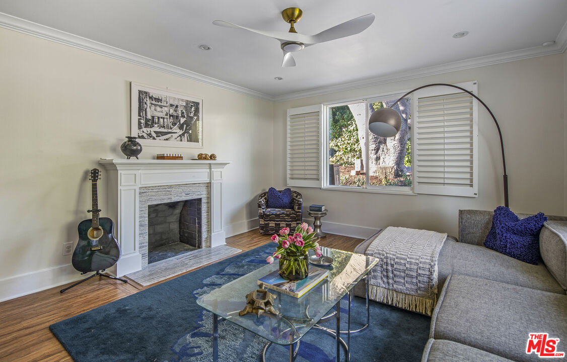 55 W Altadena Dr