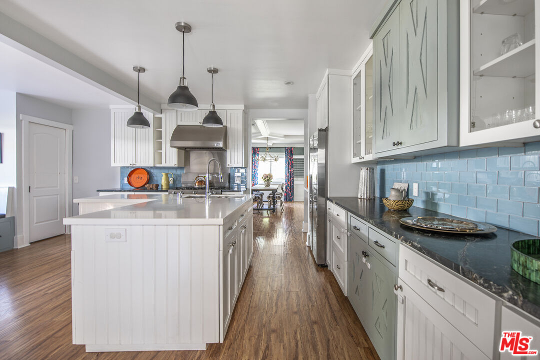 55 W Altadena Dr
