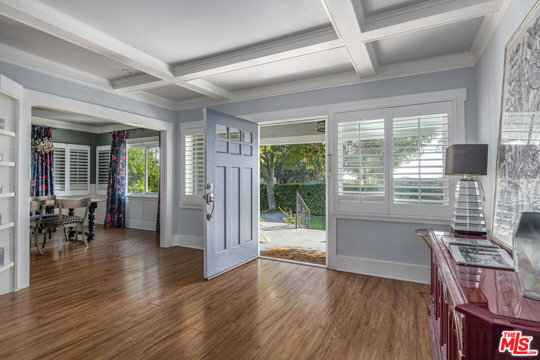 55 W Altadena Dr