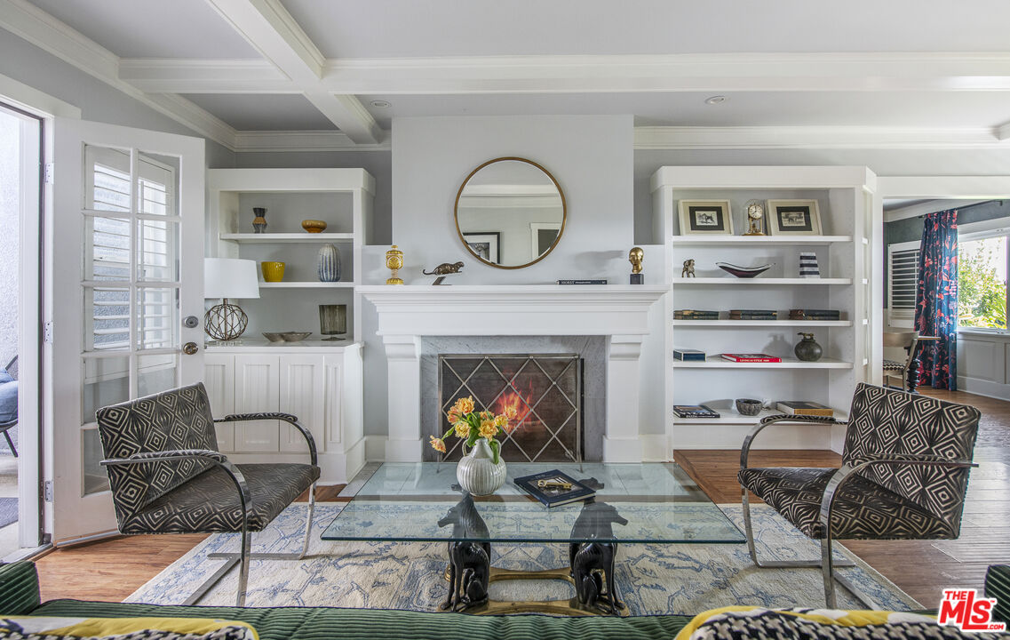 55 W Altadena Dr