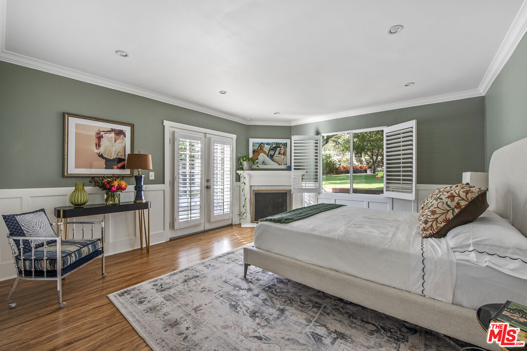 55 W Altadena Dr