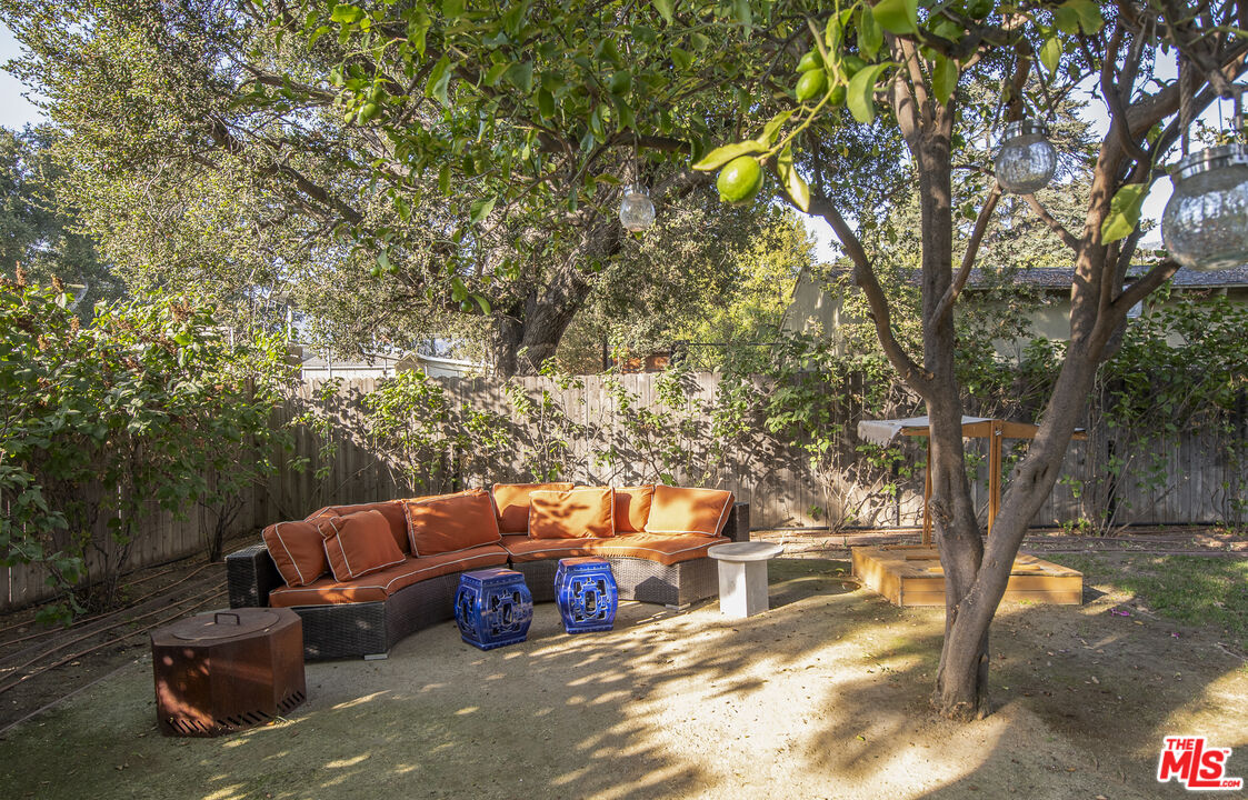 55 W Altadena Dr
