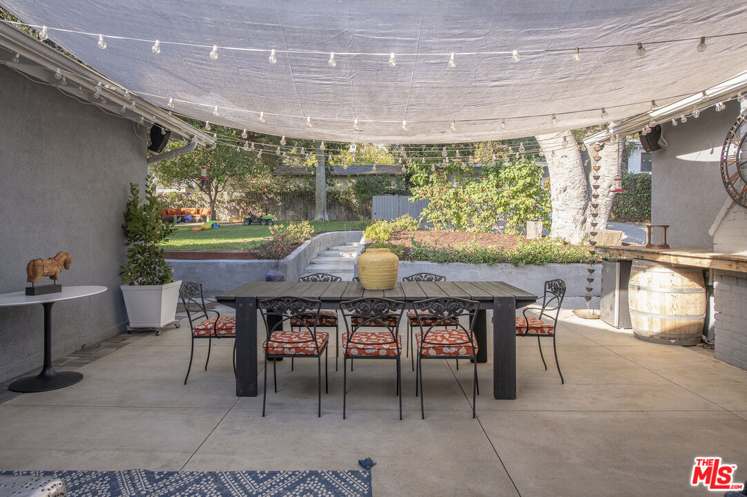 55 W Altadena Dr