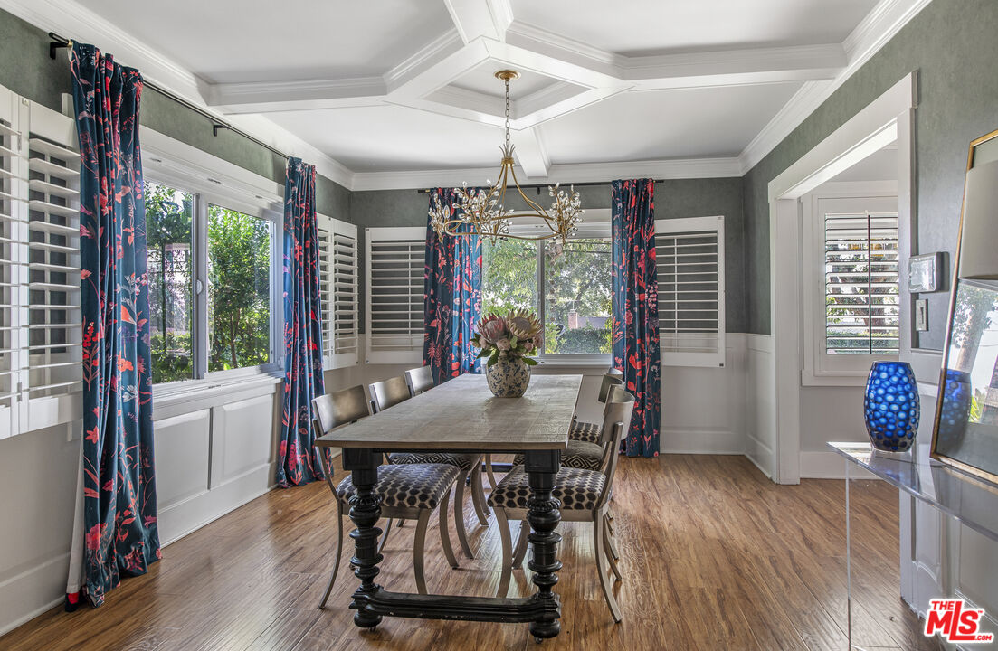 55 W Altadena Dr