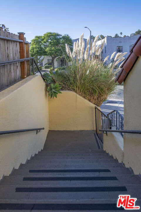 832 Silver Lake Blvd