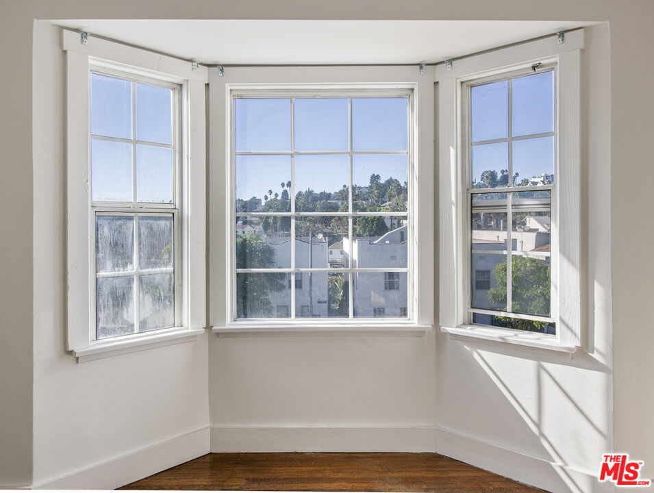 832 Silver Lake Blvd