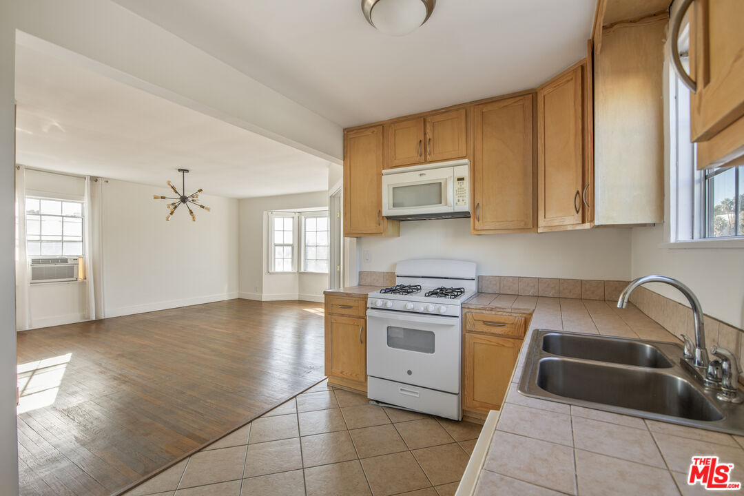 832 Silver Lake Blvd