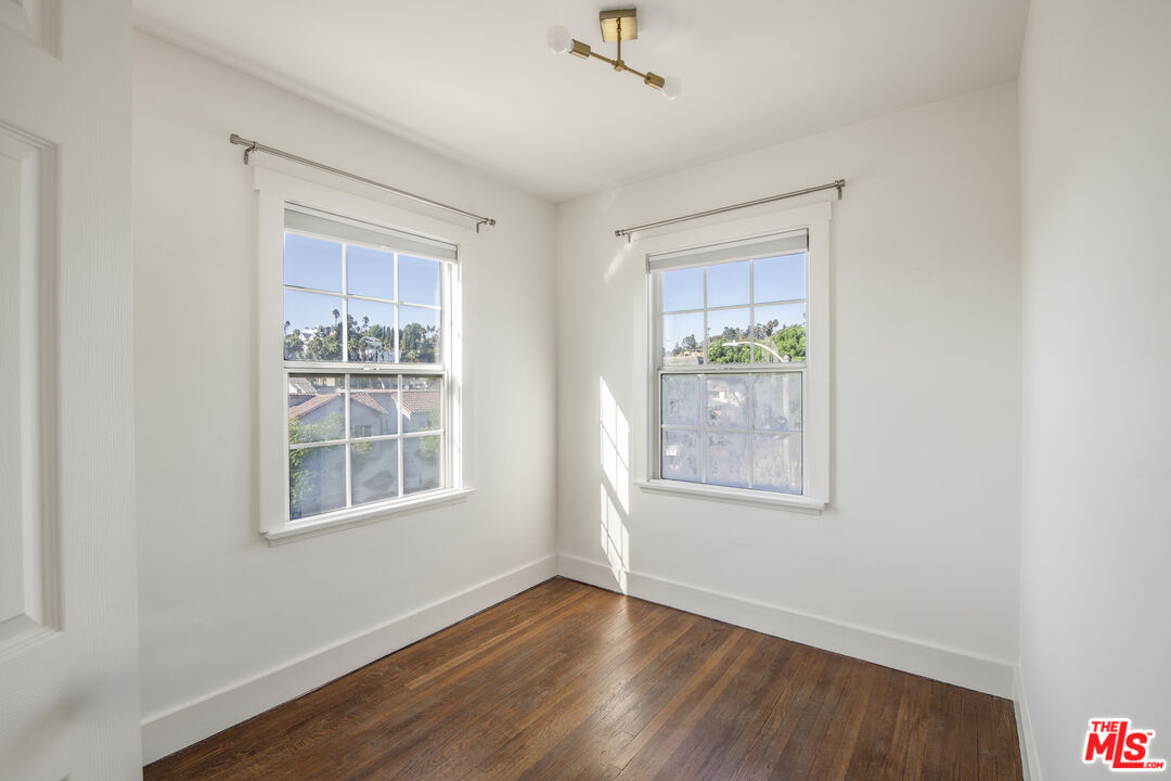 832 Silver Lake Blvd