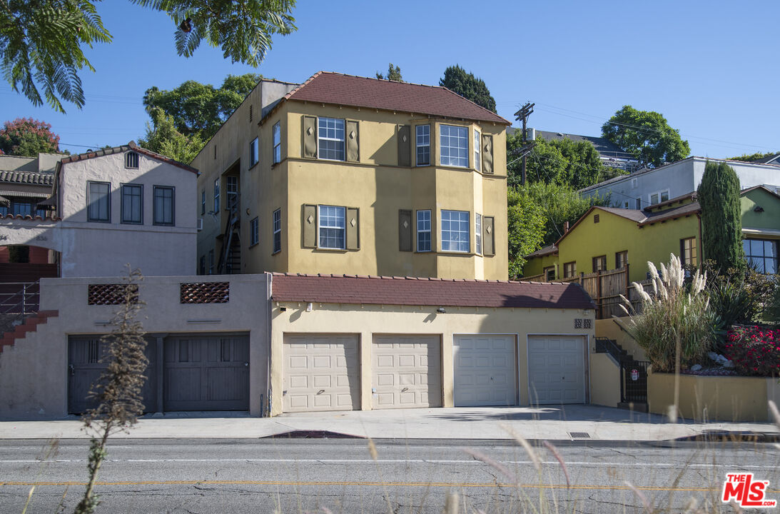 832 Silver Lake Blvd