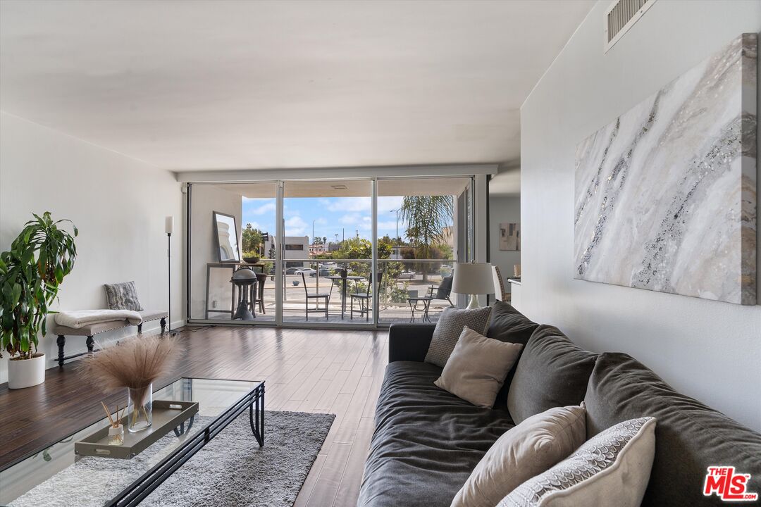 131 N Gale Dr Unit: 2A