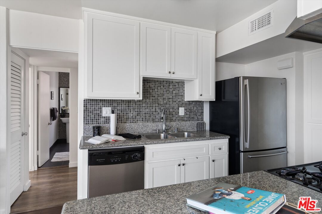 131 N Gale Dr Unit: 2A