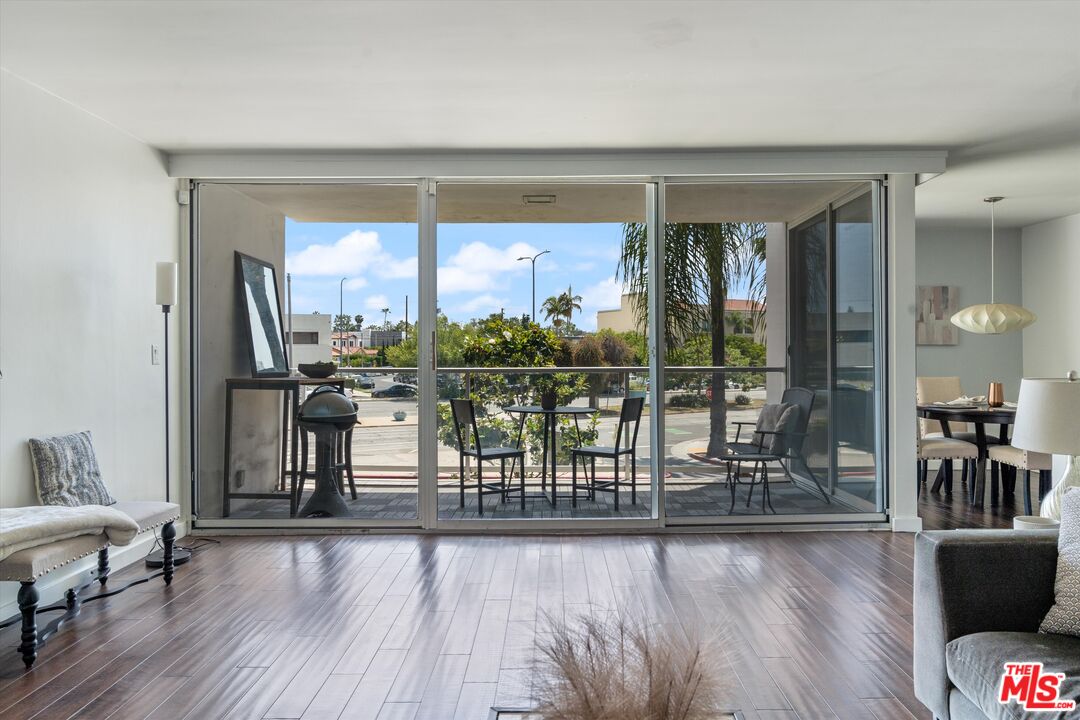 131 N Gale Dr Unit: 2A