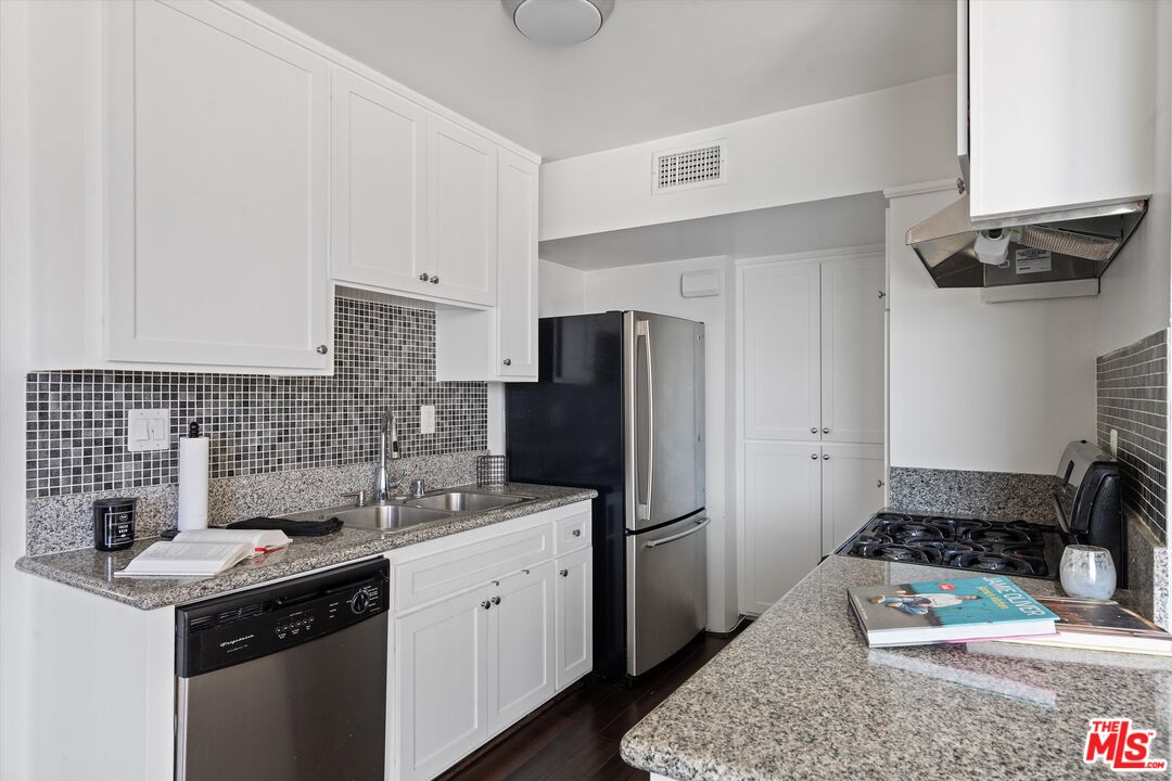 131 N Gale Dr Unit: 2A