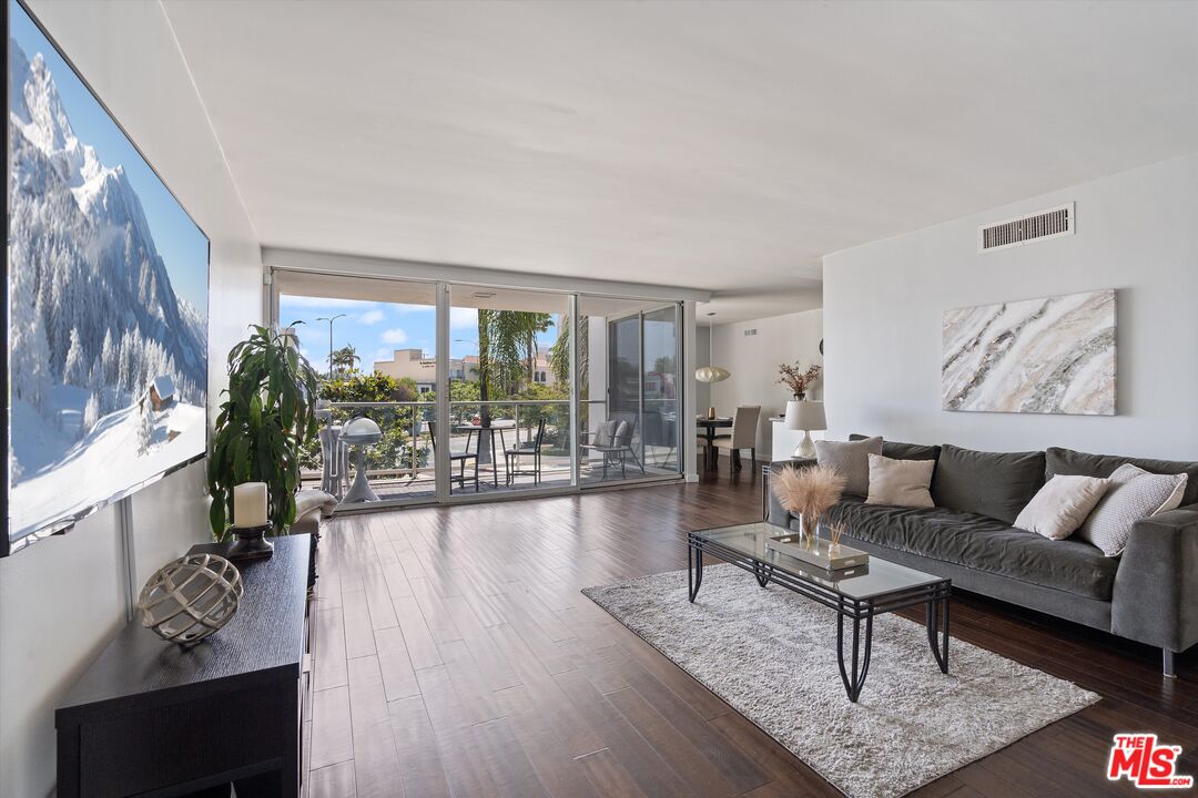 131 N Gale Dr Unit: 2A