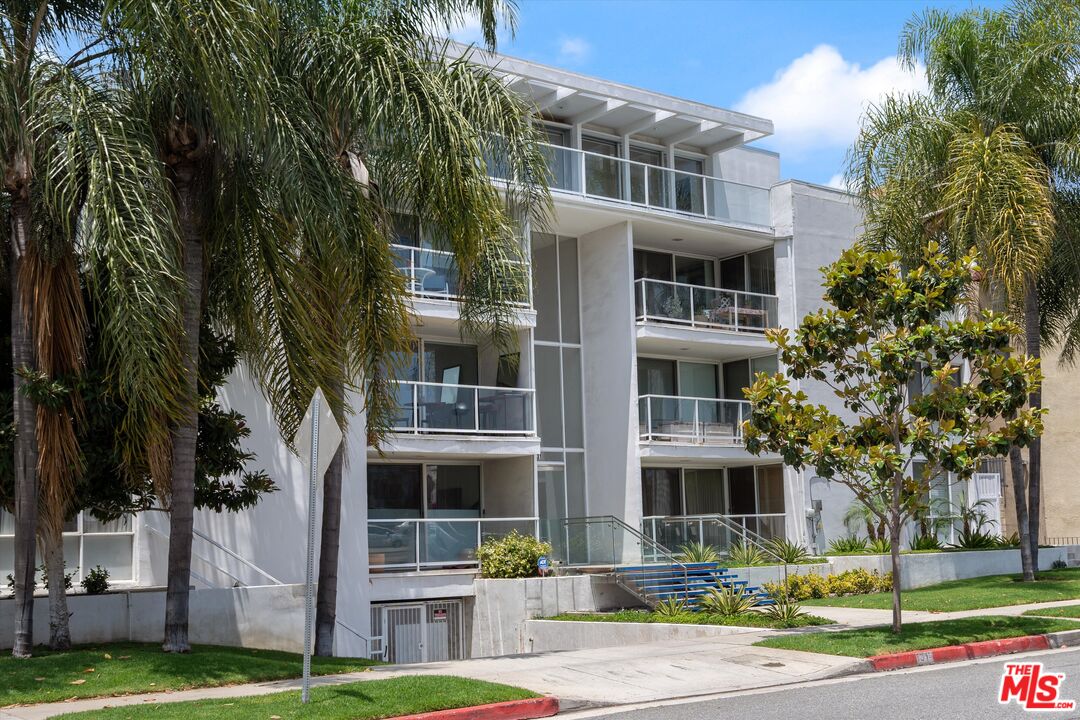 131 N Gale Dr Unit: 2A