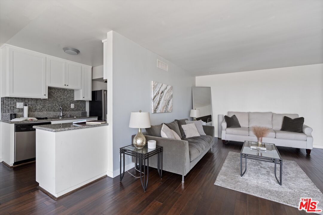 131 N Gale Dr Unit: 2A