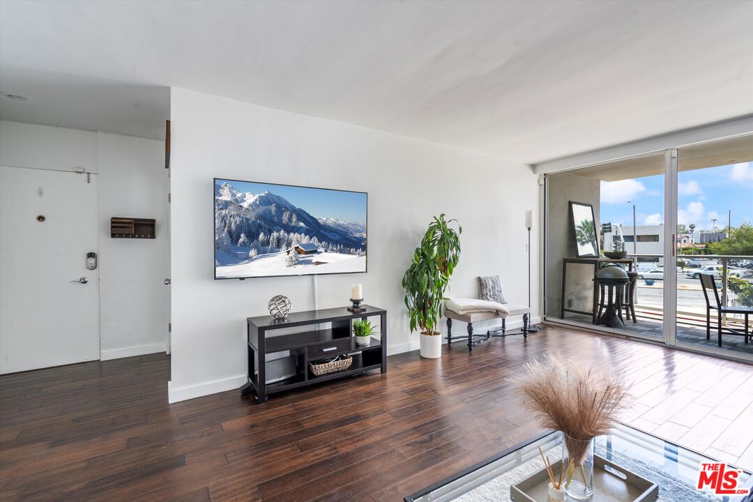 131 N Gale Dr Unit: 2A