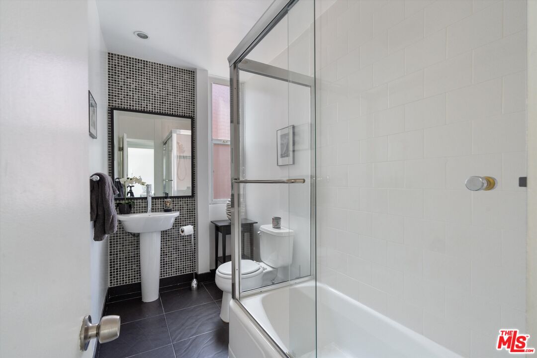 131 N Gale Dr Unit: 2A