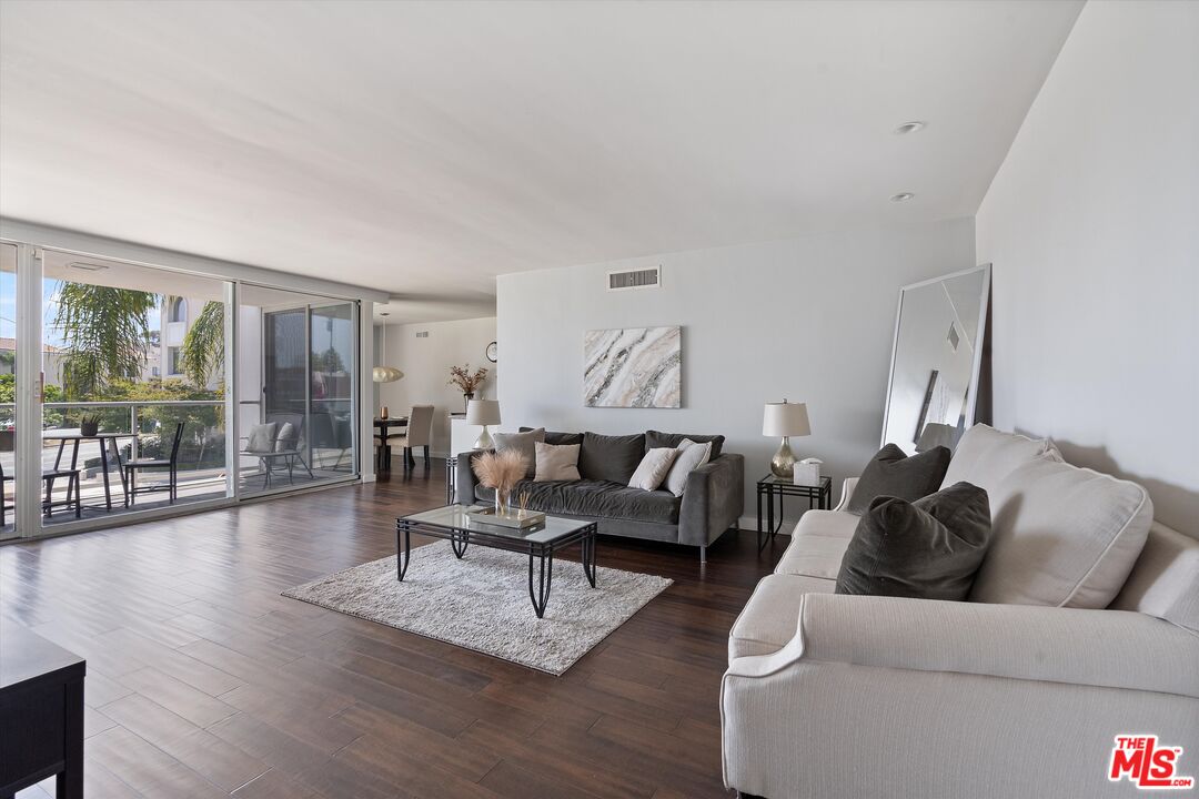 131 N Gale Dr Unit: 2A